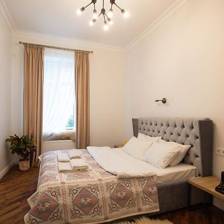 Friends House- Сучасні Апартаменти В Центрі Львова Esterno foto