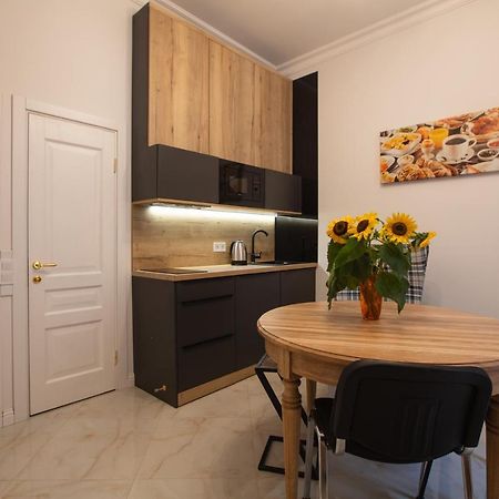 Friends House- Сучасні Апартаменти В Центрі Львова Esterno foto
