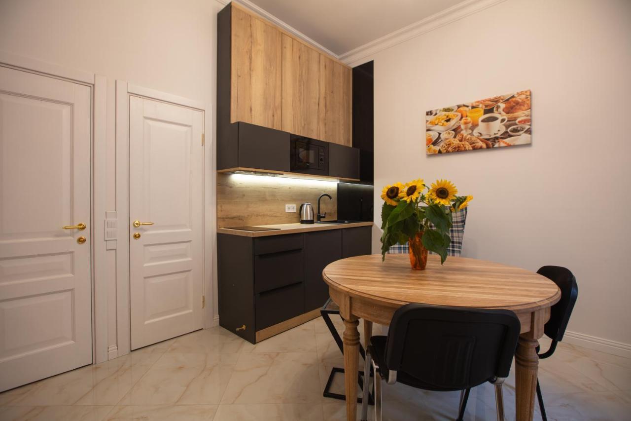 Friends House- Сучасні Апартаменти В Центрі Львова Esterno foto