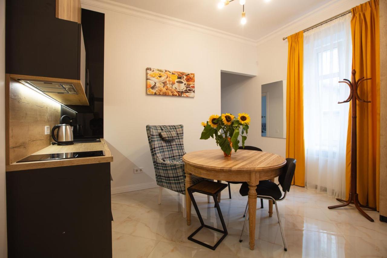 Friends House- Сучасні Апартаменти В Центрі Львова Esterno foto