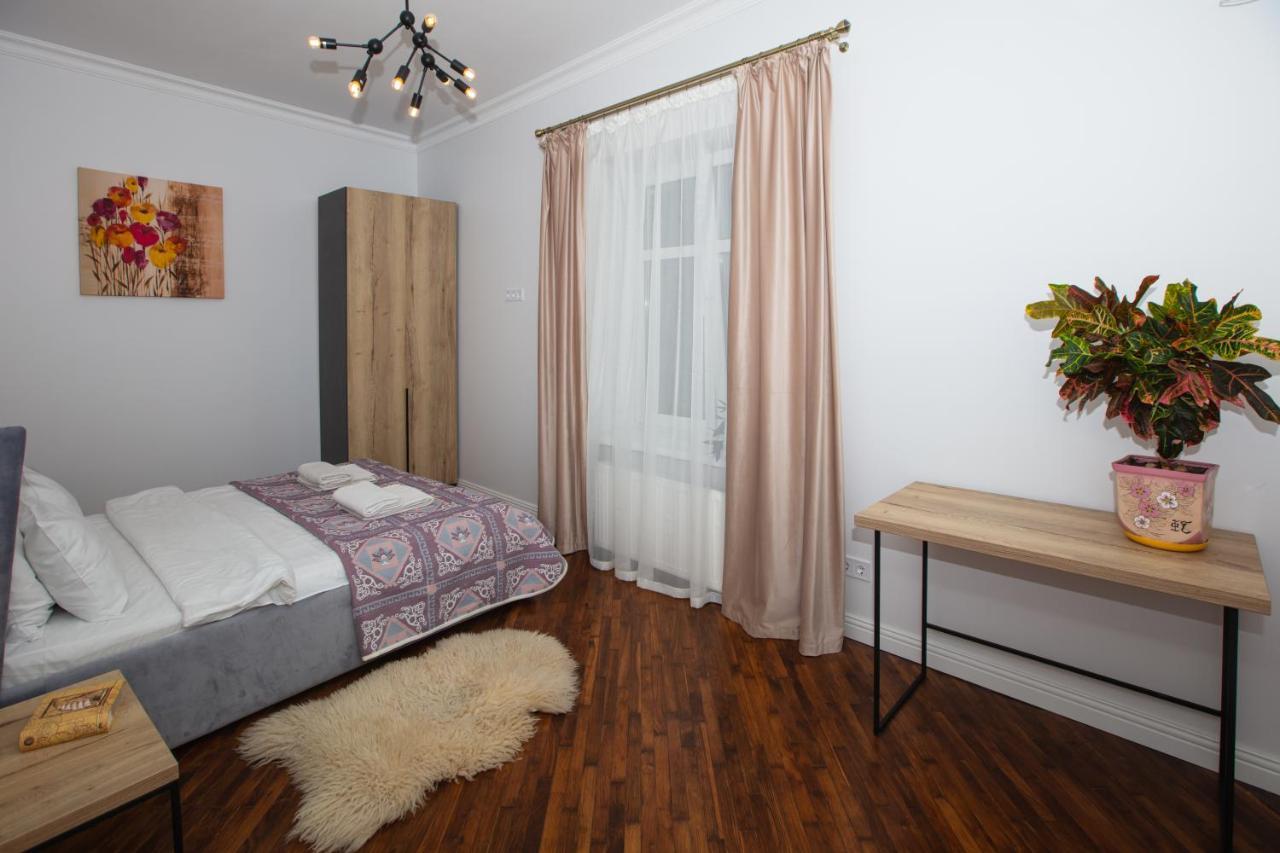 Friends House- Сучасні Апартаменти В Центрі Львова Esterno foto